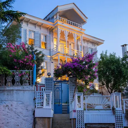 Mansion Miliá * Adalar