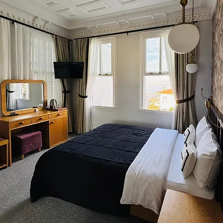 Mansion Miliá * Adalar